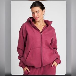 NWT Comfrt VIRAL Travel set in Berry
